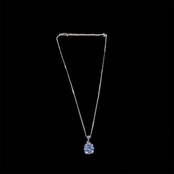 Avon silvertone teardrop shaped pendant necklace 21” length adjustable - Picture 1 of 5